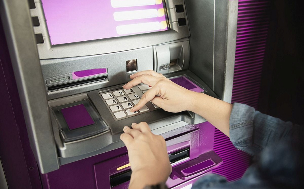 Финансист Валишвили предупредила россиян об опасности хранения денег на картах