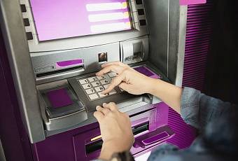 Финансист Валишвили предупредила россиян об опасности хранения денег на картах