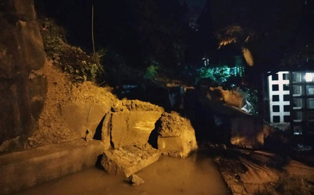 Сочинцам, чьи машины пострадали в результате удара стихии, выплатят 100 тысяч