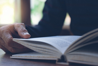 Как выбрать книгу в подарок