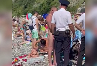 Голышом из моря – в руки полиции: краснодарец заплатит штраф за обнаженное купание на пляже в Туапсе