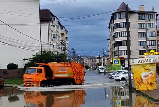Как из ведра: последствия ночного ливня в Краснодаре   