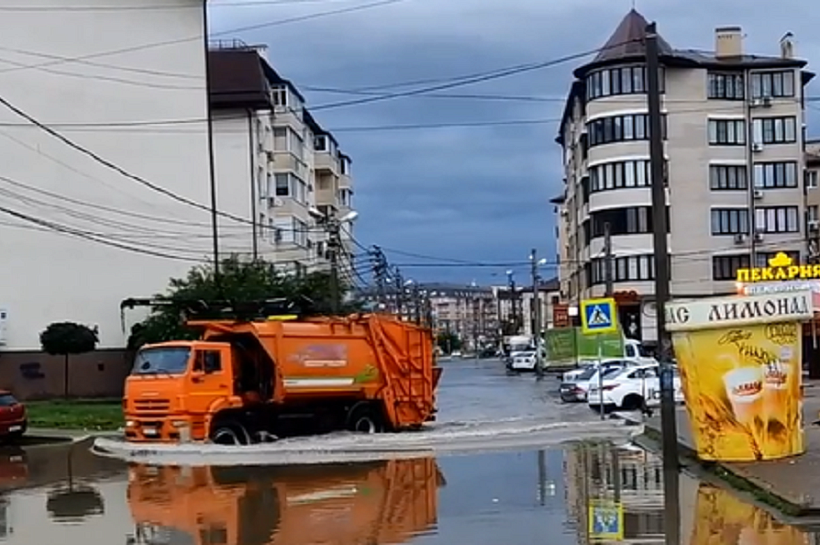 Как из ведра: последствия ночного ливня в Краснодаре   