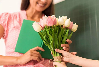 Жители Краснодара готовы потратить на подарки учителям до трех тысяч рублей