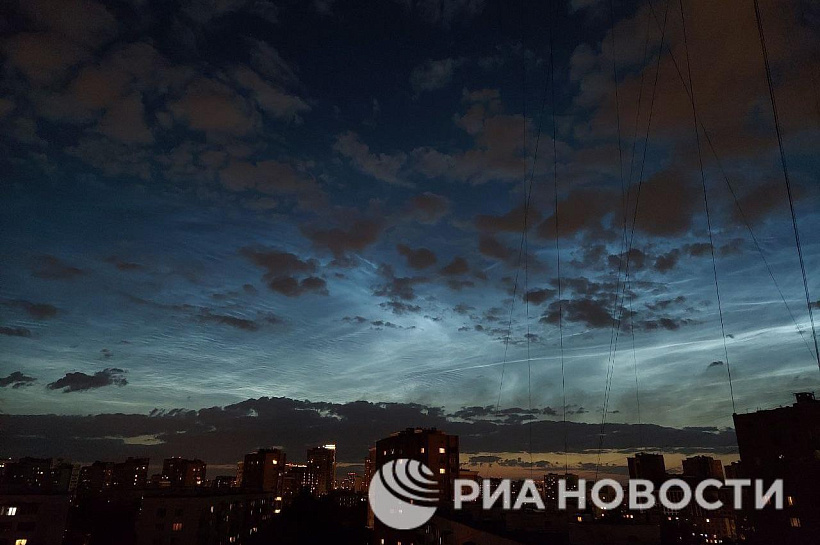 Серебристые облака заметили в небе над Москвой