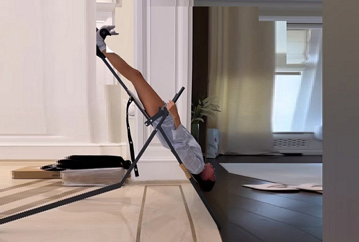 Голая вниз головой: экс-модель Оксана Самойлова знает, как запереть молодость в своем теле