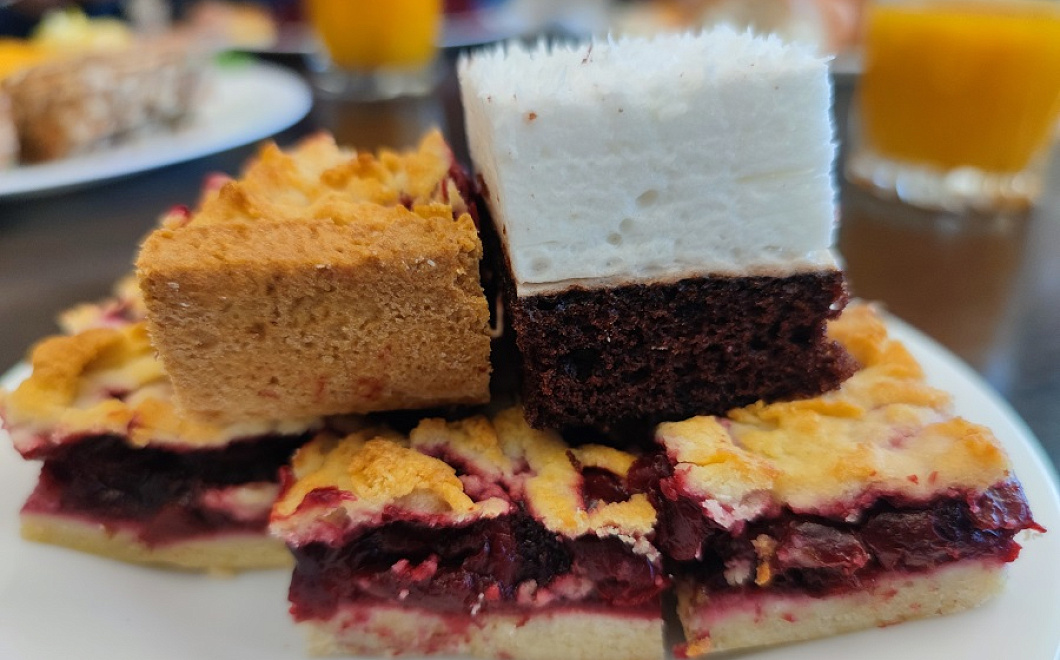 «Ем много сладкого и не могу остановиться»: врач рассказала, что можно сделать