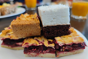 «Ем много сладкого и не могу остановиться»: врач рассказала, что можно сделать