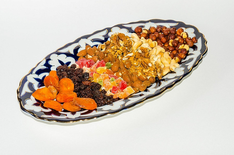 Сладкая жизнь: эксперты назвали лучшие заменители конфет