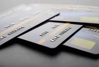 В Госдуме рассказали, как россиянам использовать карты Visa и MasterCard