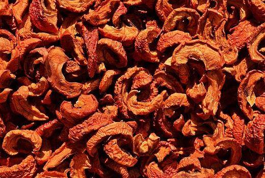 Для милых дам: почему яблочные сушки очень полезны женщинам