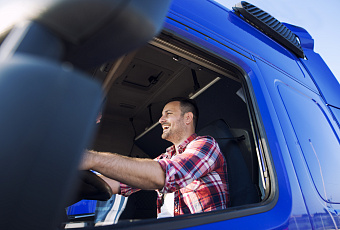 Водитель-дальнобойщик возглавил топ-10 самых высокооплачиваемых вакансий на Кубани в 2025 году