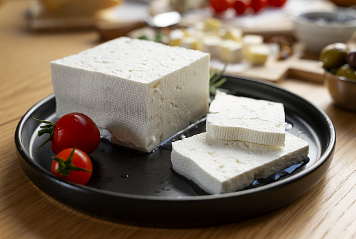 Кусочек за кусочком: с брынзой нужно быть осторожнее