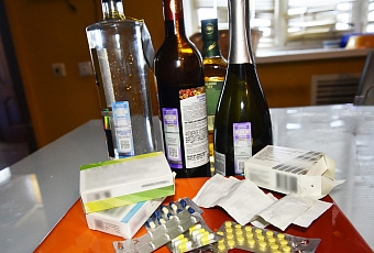 Не пара: почему нельзя совмещать алкоголь и антибиотики