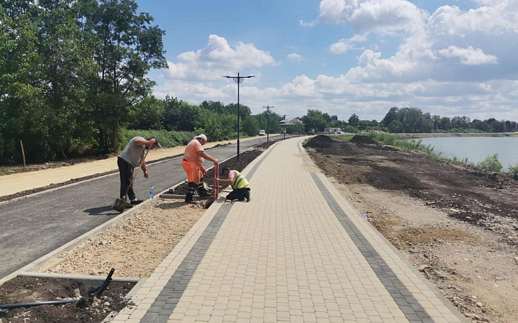 На 85% завершено благоустройство общественной территории в Курганинске  