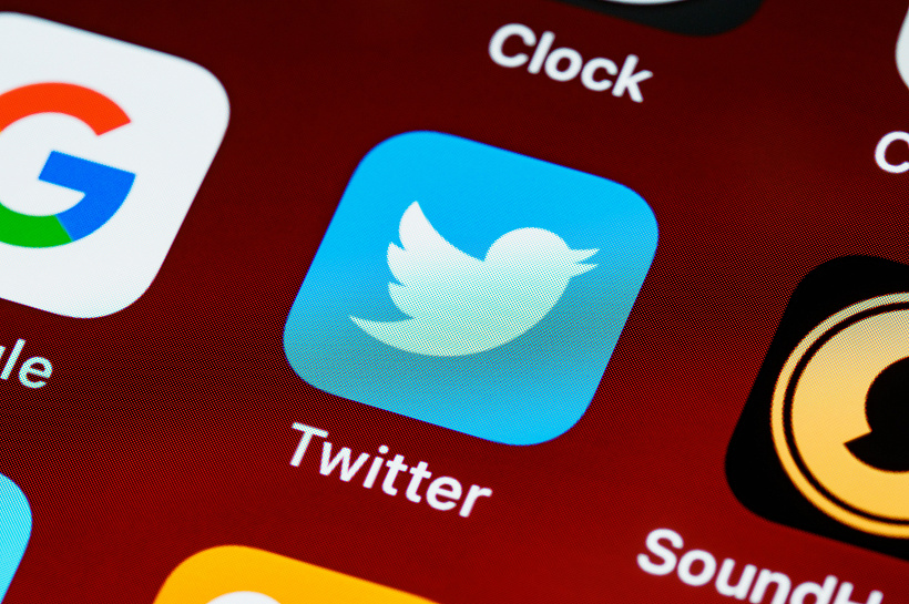 Twitter стал маркировать аккаунты западных СМИ