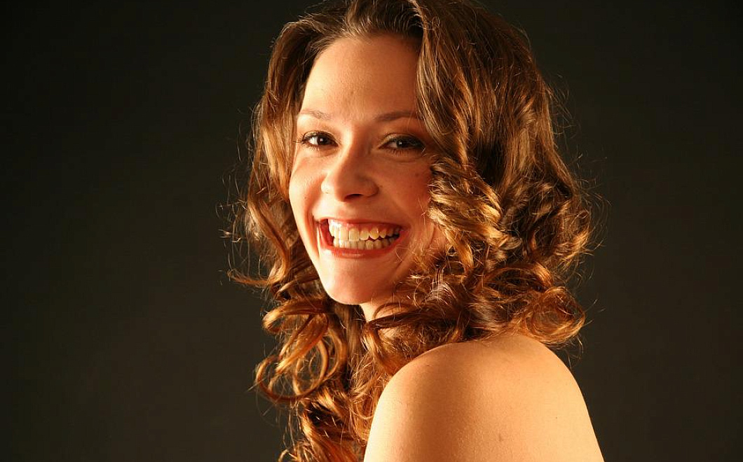 Женские штучки: хитрости, которые помогут вашим кудряшкам держаться весь день