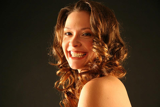 Женские штучки: хитрости, которые помогут вашим кудряшкам держаться весь день