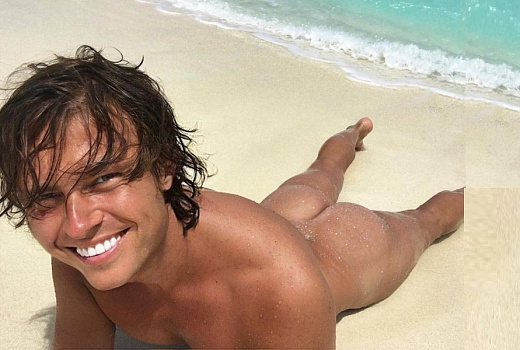 «Ба, булочки напряглись»: Прохор Шаляпин показал, как надо загорать нагишом