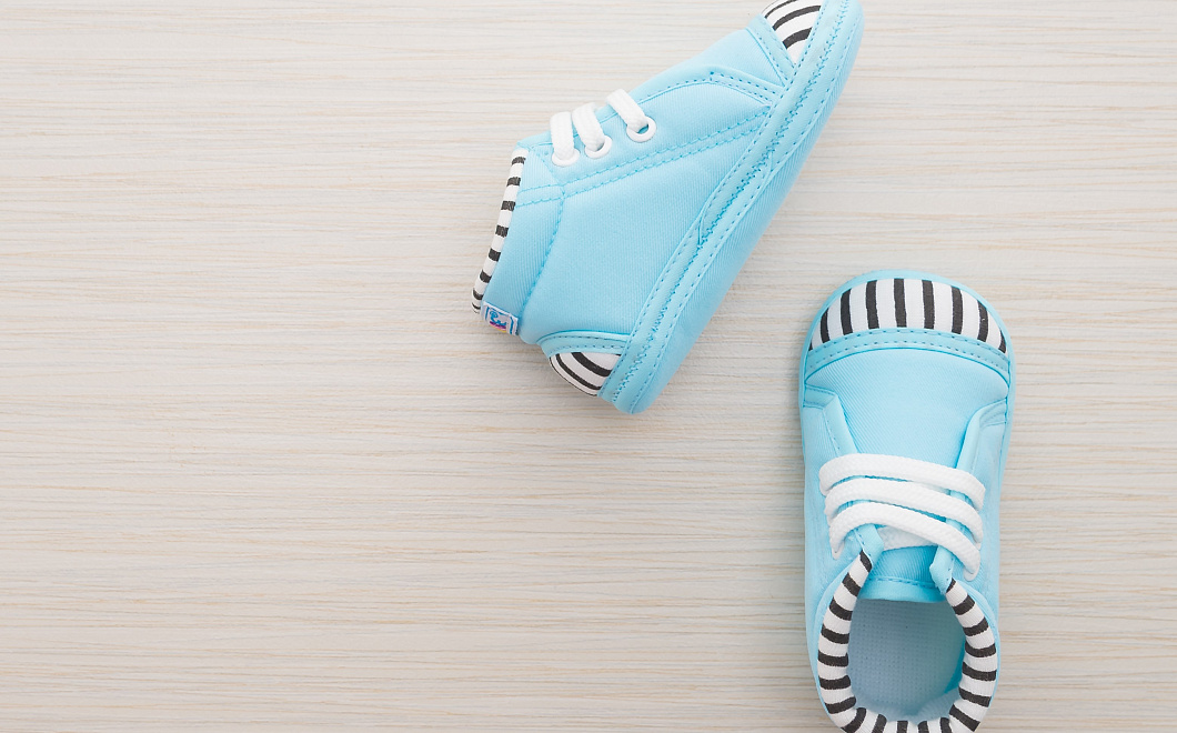 Нужны ли малышам комнатные тапочки и какие