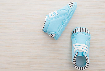 Нужны ли малышам комнатные тапочки и какие