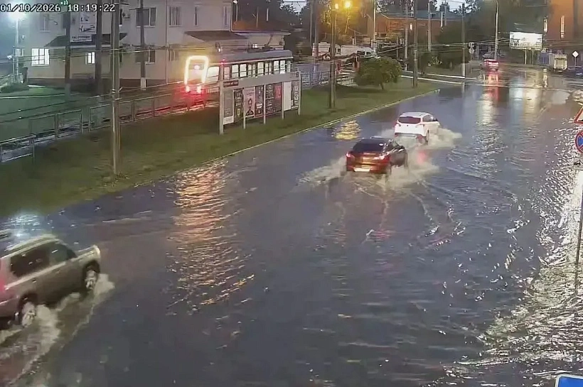 Улицы ушли под воду. На Краснодар обрушился ливень