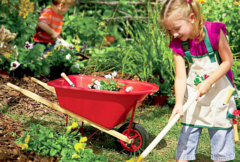 Контакт с землей улучшает иммунитет и состав крови у детей