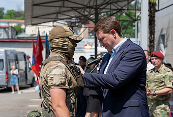 Возвращение героев: участвовавших в спецоперации росгвардейцев наградили в Сочи