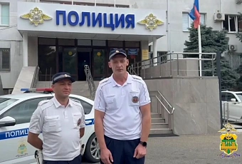 В Геленджике маленькую девочку с ожогом автоинспекторы оперативно доставили в больницу 