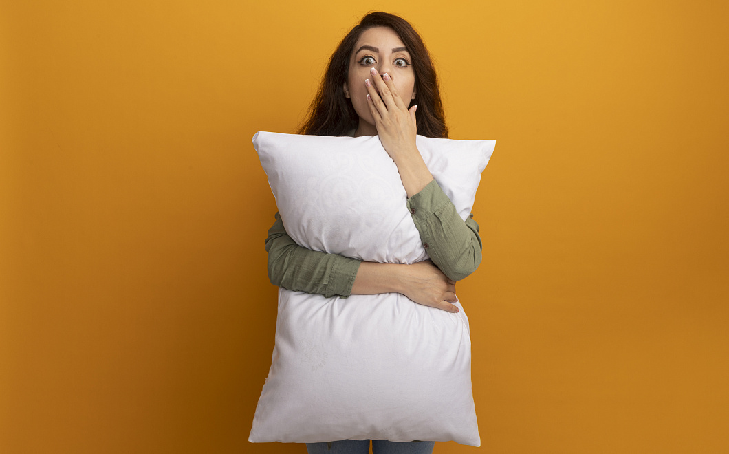 Будто новая: как почистить перьевую подушку