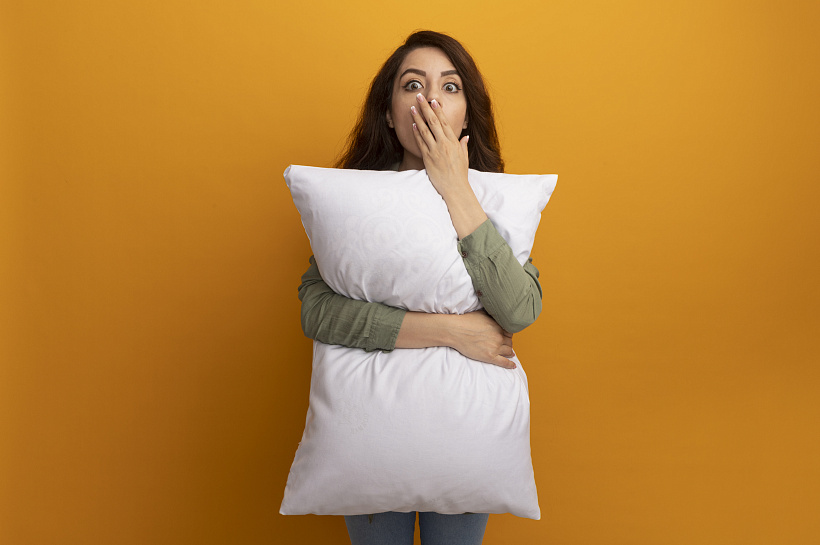 Будто новая: как почистить перьевую подушку