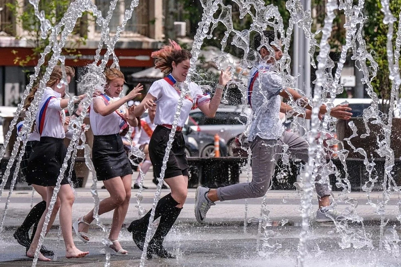 Жители Кубани потратят на последний звонок в среднем 23 тысячи рублей