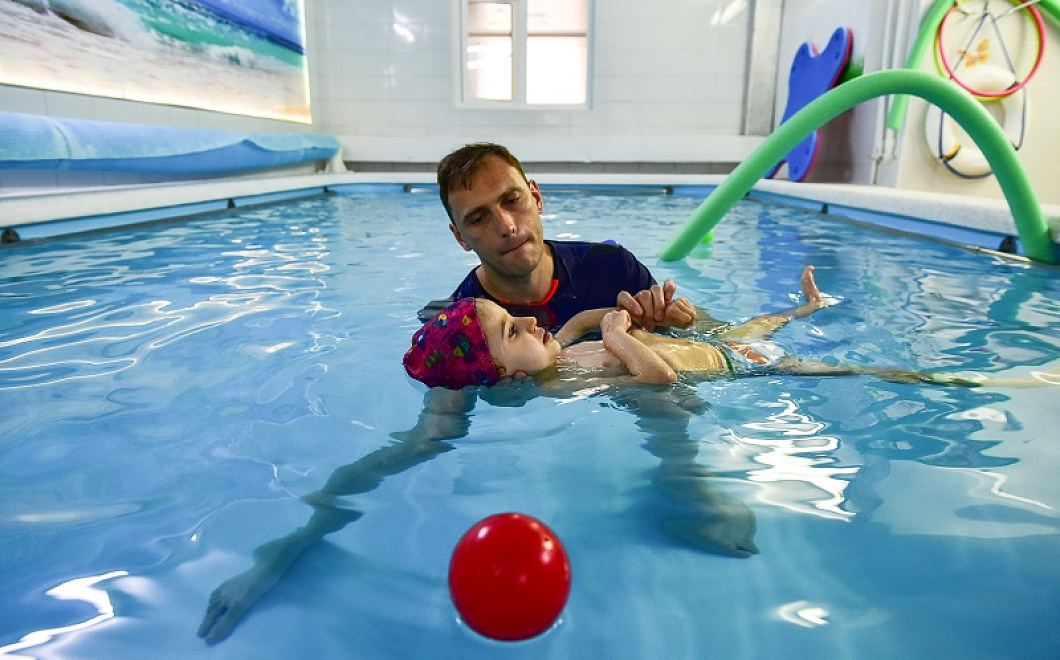 Живая вода: как плавание помогает особенным детям поверить в себя