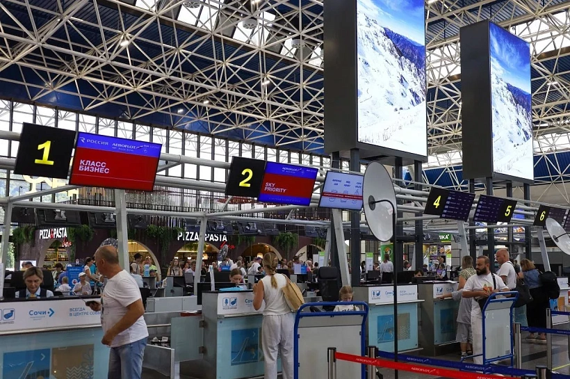 Аэропорт Сочи приостановил обслуживание рейсов