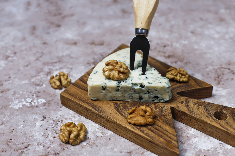 Полезно и необычно: почему не стоит всегда отказываться от сыра с плесенью