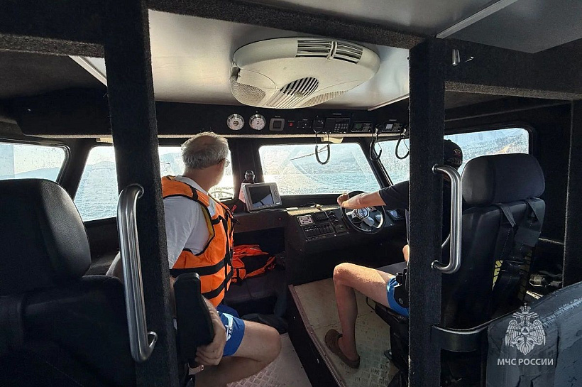 В Крыму спасли туриста, унесенного на 3 км в море на сапборде