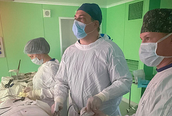 Краснодарские врачи первыми в ЮФО удалили пациенту щитовидную железу через подмышку