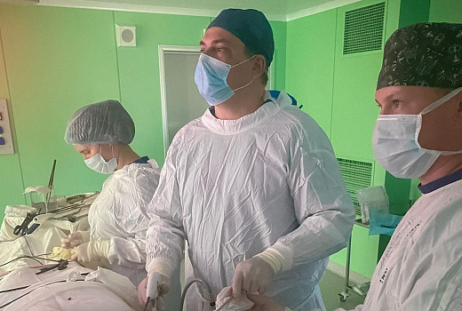 Краснодарские врачи первыми в ЮФО удалили пациенту щитовидную железу через подмышку