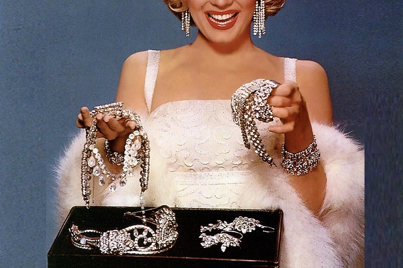 Проклятие бриллиантов: в семье покойной Людмилы Зыкиной один за другим пропадают наследники