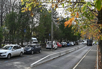 Проезд к медицинскому кластеру отремонтировали на улице Красных Партизан