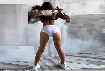 «Дырочкам – нет!»: Виктория Дайнеко показала фанатам свой белоснежный зад