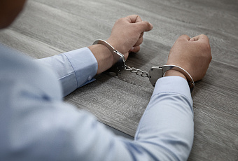 Полиция установила личность вандала, испортившего памятник в Туапсе