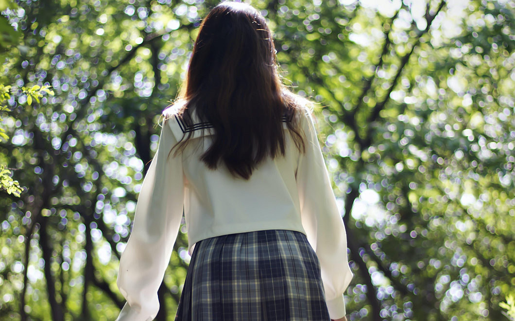 Педофил напал на двух школьниц в московском парке