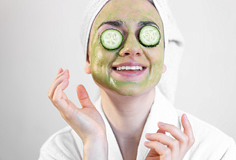 Зеленая магия: в чем сила огуречной маски