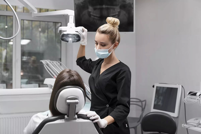 Цены на лечение зубов в России резко вырастут в 2026 году: прогноз стоматолога