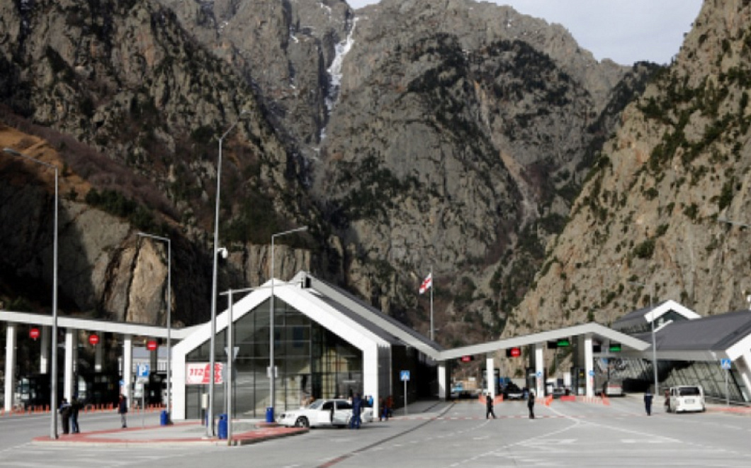 Грузия временно закрыла сухопутную границу с Россией из-за обильных дождей