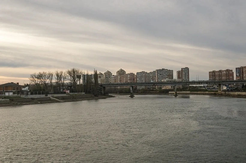 В аэропорту Краснодара действуют ограничения: опасность БПЛА объявили еще в 18 городах и районах Кубани