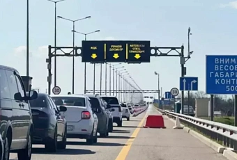 Очереди на Крымском мосту: со стороны Тамани ждут 405 машин