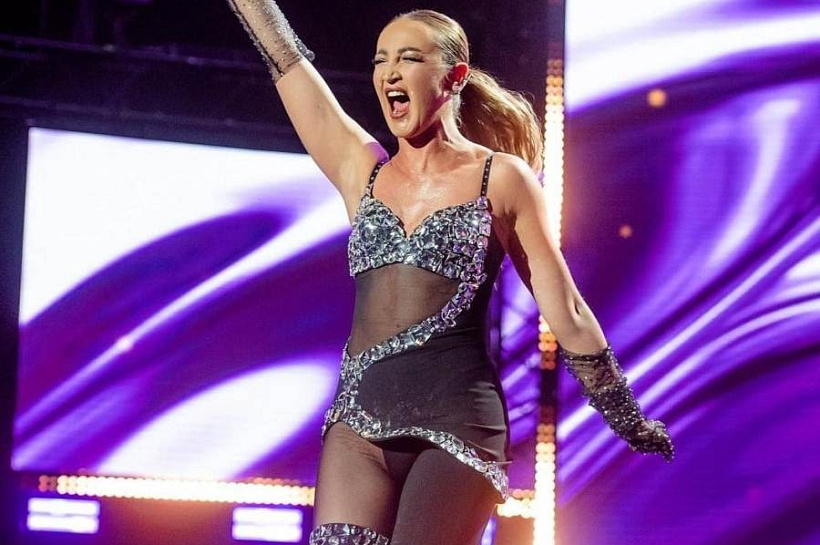 Глазок в трусах: Бузова блеснула гладким местом и выложила фото в сторис