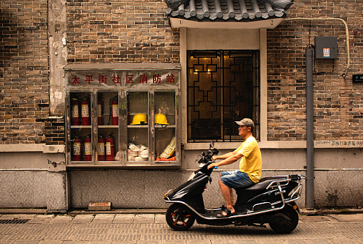 Ходите пешком: на Бали ввели ограничения по аренде мопедов для туристов